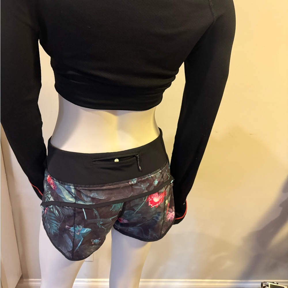 Excellent condition Lululemon Speed Up shorts size 4! Tropical jungle print